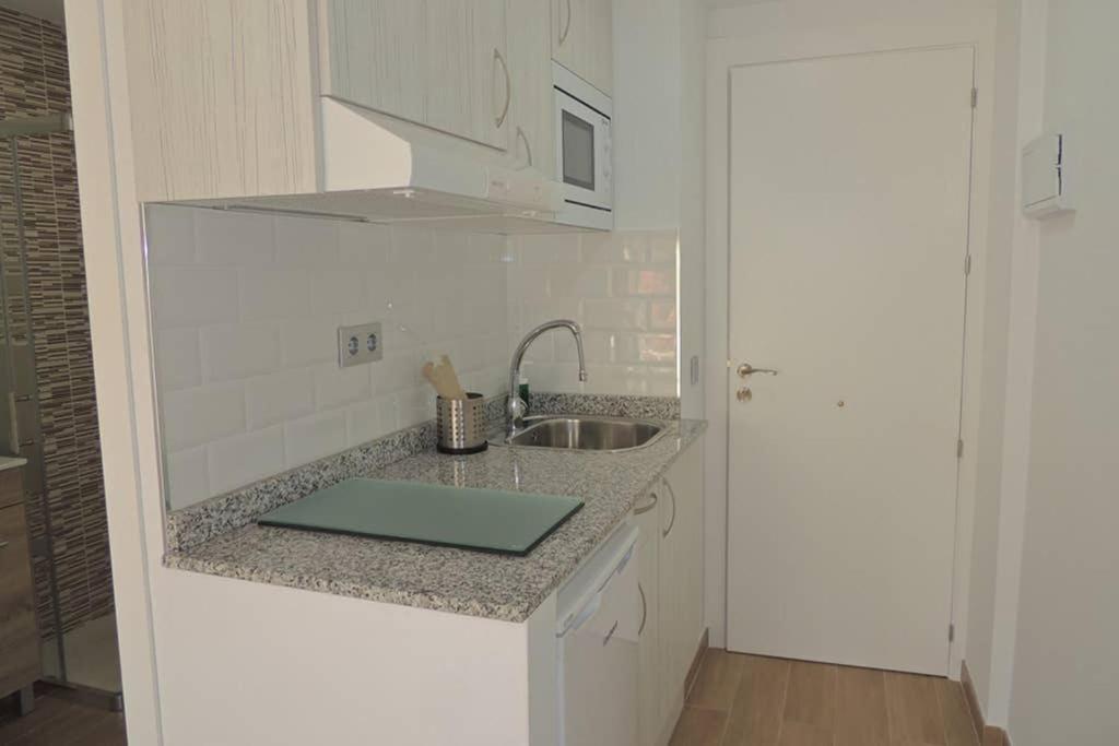 Carihuela Palace Studio 419 Beach - Playa Apartment Torremolinos Bagian luar foto