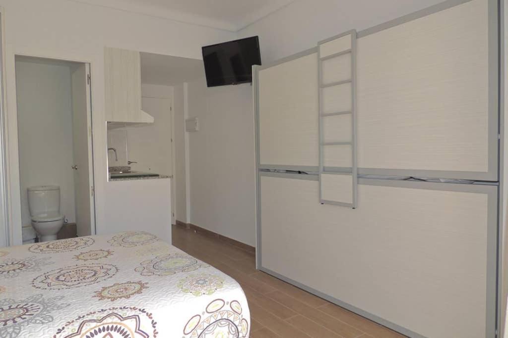 Carihuela Palace Studio 419 Beach - Playa Apartment Torremolinos Bagian luar foto